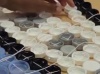 <center>Les marmailles de 1000 Sourires réalisent une fresque de plus de 5000 bouchons pour Air Austral