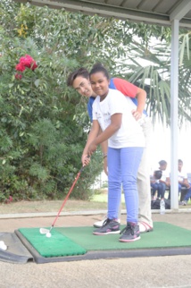 <center>Trois stars du golf réunionnais <br>avec les marmailles de 1000 Sourires