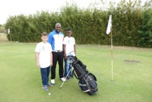 <center>Trois stars du golf réunionnais <br>avec les marmailles de 1000 Sourires