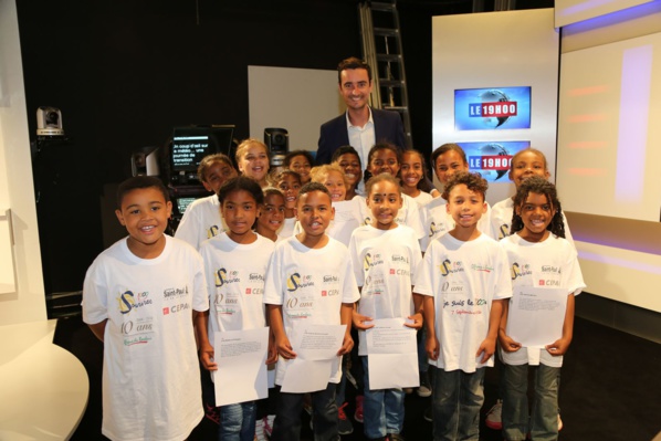 <center>Un 8000ème enfant parrainé <br>et Ambre N'guyen, Miss Réunion, nouvelle Marraine <center>Un 8000ème enfant parrainé <br>et Ambre N'guyen, Miss Réunion, nouvelle Marraine