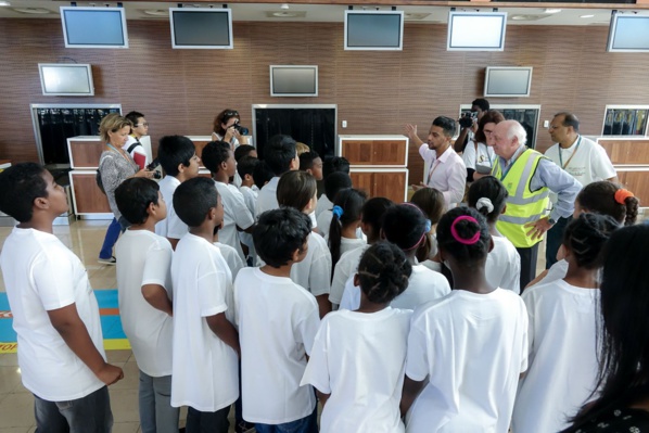 <center>Les enfants de Fleurimont en VIM <br> dans les coulisses de l'Aéroport Roland Garros