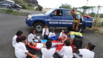 <center>Opération citoyenne avec la Gendarmerie<br> pour les marmailles de l'Etang <center>Opération citoyenne avec la Gendarmerie<br> pour les marmailles de l'Etang