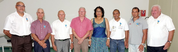 Photo de famille : Ibrahim Ingar et les médaillés de la promotion du 14 juillet 2016