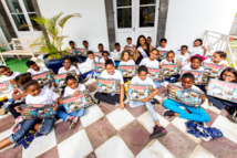 <center>Le Père Noël se met en trois <br> pour gâter les marmailles de 1000 Sourires <center>Le Père Noël se met en trois <br> pour gâter les marmailles de 1000 Sourires