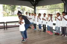 <center>Le Père Noël se met en trois <br> pour gâter les marmailles de 1000 Sourires <center>Le Père Noël se met en trois <br> pour gâter les marmailles de 1000 Sourires