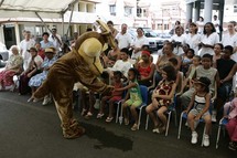 L’Association 1000 Sourires distribue des chocolats à l’hôpital ... L’Association 1000 Sourires distribue des chocolats à l’hôpital ...