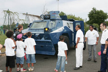 La Gendarmerie accueille les enfants des Hauts de Saint-Paul …