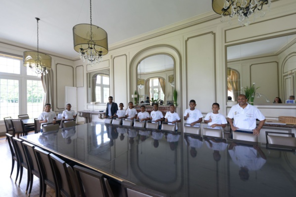 <center> Jour  9 : "S'envoler vers le Rêve ..."  <br>  Le temple du football - Clairefontaine ...