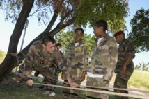 <center>Les marmailles de 1000 Sourires <br>  découvrent le 2ème RPIMA <center>Les marmailles de 1000 Sourires <br>  découvrent le 2ème RPIMA