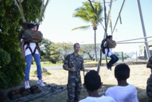 <center>Les marmailles de 1000 Sourires <br>  découvrent le 2ème RPIMA <center>Les marmailles de 1000 Sourires <br>  découvrent le 2ème RPIMA