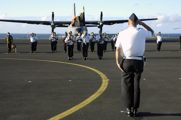 1000 Sourires salue les départs et les arrivées à la Base Aérienne 181