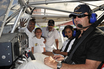 Une journée de rêve à la Base Aérienne 181 pour les marmailles de 1000 Sourires Une journée de rêve à la Base Aérienne 181 pour les marmailles de 1000 Sourires