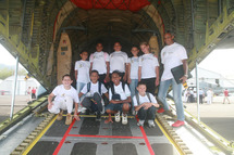 Une journée de rêve à la Base Aérienne 181 pour les marmailles de 1000 Sourires Une journée de rêve à la Base Aérienne 181 pour les marmailles de 1000 Sourires