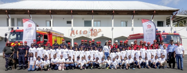 <center>Les marmailles pompiers d’un jour <center>Les marmailles pompiers d’un jour