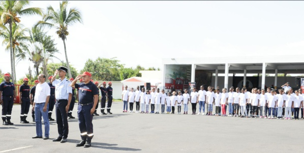 <center>Les marmailles pompiers d’un jour