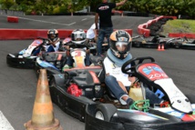 <center>Les  marmailles de 1000 Sourires à 100 à l’heure <br>avec les champions au Circuit  Félix Guichard