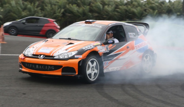 <center>Les  marmailles de 1000 Sourires à 100 à l’heure <br>avec les champions au Circuit  Félix Guichard <center>Les  marmailles de 1000 Sourires à 100 à l’heure <br>avec les champions au Circuit  Félix Guichard