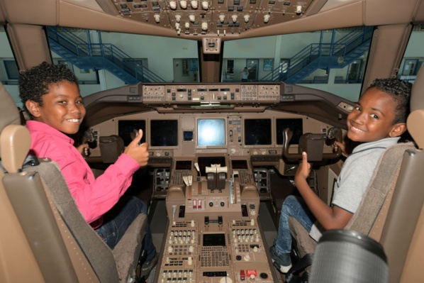 <center>"Noël de Rêve à Marseille" :<br> Kellian et Esaïe s'envolent pour Marseille<br> grâce à Air Austral <center>"Noël de Rêve à Marseille" :<br> Kellian et Esaïe s'envolent pour Marseille<br> grâce à Air Austral