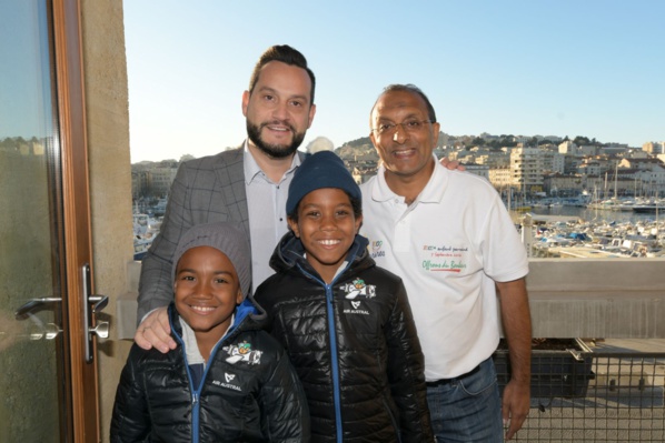 <Center>"Noël de Rêve à Marseille"<br> Jour 1 / Mardi 19 décembre 2017<br> Rencontre avec Diminitri Payet, Ambassadeur d'Air Austral et Capitaine de l'OM<br> à l'hôtel "La Résidence du Vieux Port 