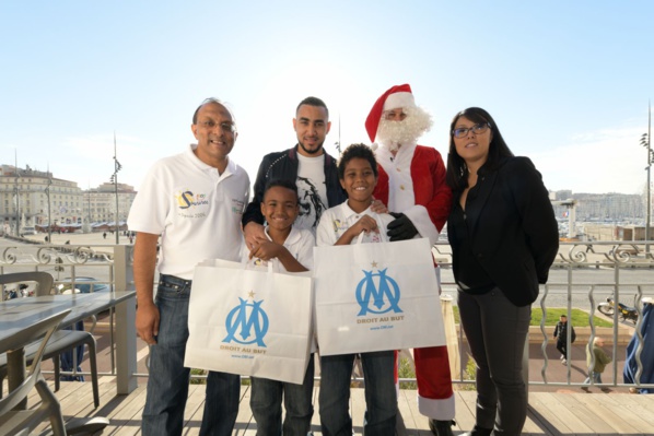 <Center>"Noël de Rêve à Marseille"<br> Jour 1 / Mardi 19 décembre 2017<br> Rencontre avec Diminitri Payet, Ambassadeur d'Air Austral et Capitaine de l'OM<br> à l'hôtel "La Résidence du Vieux Port 