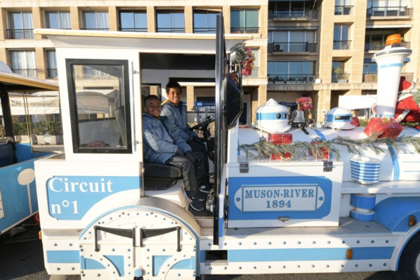 <Center>"Noël de Rêve à Marseille"<br> Jour 1 / Mardi 19 décembre 2017<br>Visite de la ville phocéenne à bord du p'tit Train ...