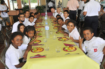 « Le 3000ème enfant parrainé, tiré au sort à bord du Boeing 777 d’Air France» « Le 3000ème enfant parrainé, tiré au sort à bord du Boeing 777 d’Air France»