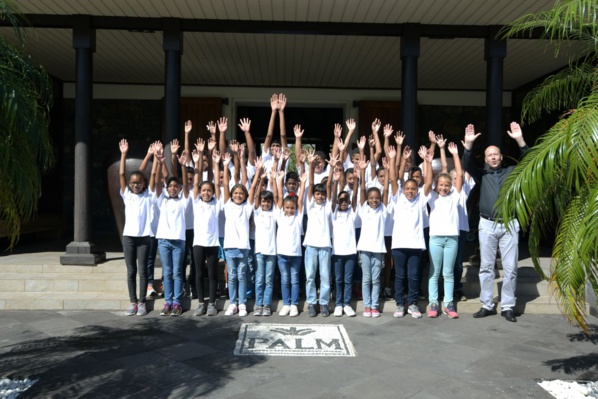 <center>1000 Sourires fête son 9000e enfant <br>parrainé avec le Palm Hôtel & Spa et Canal+