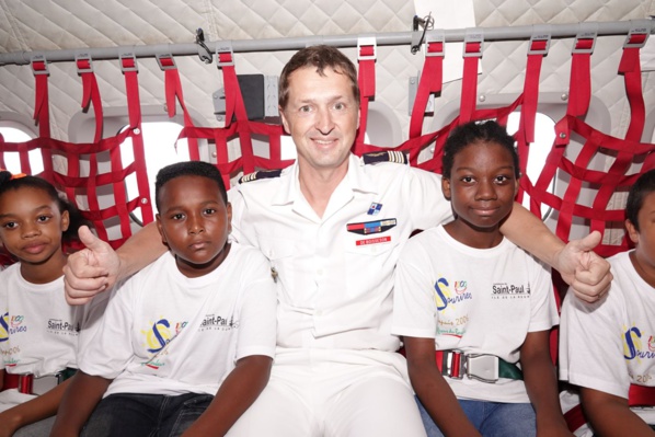 1000 Sourires remercie le lieutenant-colonel Henri de Boisseson, commandant du Détachement Air 181 et son équipe pour la réussite de cette opération exceptionnelle