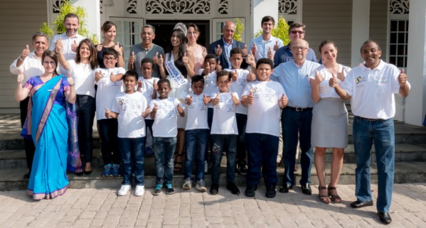 <center>Jour 1 : "S'envoler vers le Rêve  ..." <br>Neuf enfants réunionnais en voyage de Rêve<br>  avec 1000 Sourires