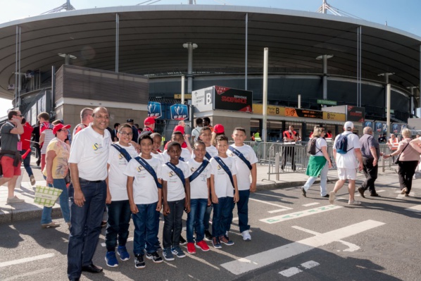 <center>Jour 3 : "S'envoler vers le Rêve  ..." <br>Le stade de France, première étape<br> du voyage de Rêve des marmailles