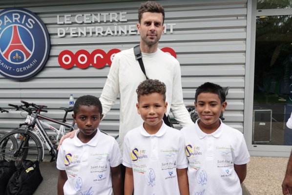 <center>Jour 5 : "S'envoler vers le Rêve  ..." <br>Les petits Réunionnais ont rencontré <br> les joueurs du PSG