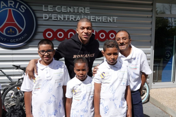 <center>Jour 5 : "S'envoler vers le Rêve  ..." <br>Les petits Réunionnais ont rencontré <br> les joueurs du PSG