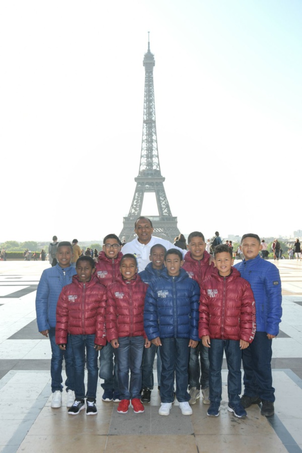 <center>Jour 6 : "S'envoler vers le Rêve  ..." <br>Une journée magique  au sommet de la Tour Eiffel <br>et à Disneyland Paris pour les neuf marmailles