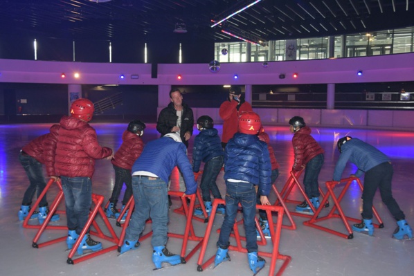 <center>Jour 11 : "S'envoler vers le Rêve  ..."<br>Les enfants ont troqué leurs crampons<br> pour des patins à glace à la patinoire du Palais Omnisports Marseille Grand-Est