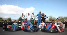 Les VIM de 1000 Sourires découvrent le kart  avec des champions de la Réunion ...