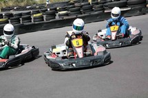 Les VIM de 1000 Sourires découvrent le kart  avec des champions de la Réunion ...