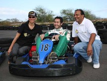Les VIM de 1000 Sourires découvrent le kart  avec des champions de la Réunion ...
