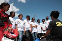 Les VIM de 1000 Sourires découvrent le kart  avec des champions de la Réunion ...