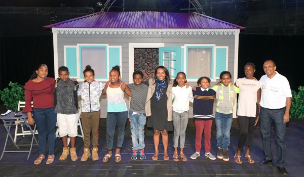 <center>Marie-Alice Sinaman invite les marmailles <br>  dans les coulisses de son nouveau spectacle