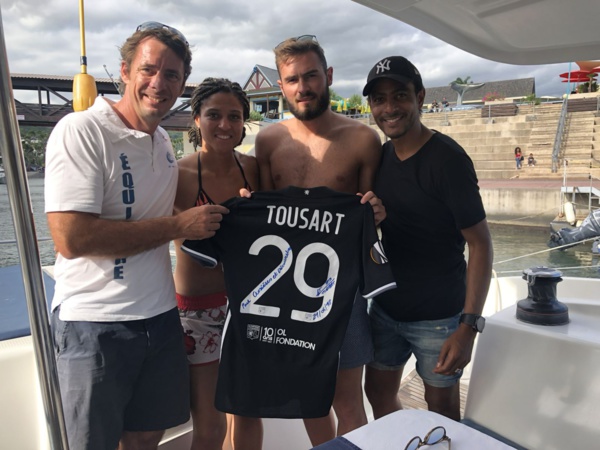 <center>Entre ciel et mer :<br> Lucas Tousart, Valérie Gauvin et Fabrice Abriel<br> à la découverte des joyaux de La Réunion