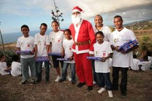 Les V.I.M. de  1000 Sourires fêtent Noël à bord  d’un hélicoptère