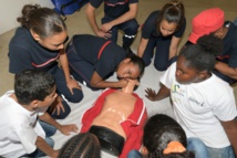 <center>Une journée dans la peau d’un sapeur-pompier <br>pour les marmailles de 1000 Sourires <center>Une journée dans la peau d’un sapeur-pompier <br>pour les marmailles de 1000 Sourires