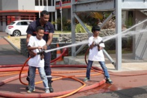 <center>Une journée dans la peau d’un sapeur-pompier <br>pour les marmailles de 1000 Sourires <center>Une journée dans la peau d’un sapeur-pompier <br>pour les marmailles de 1000 Sourires