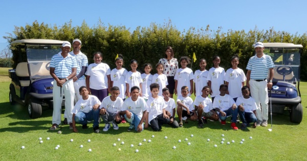 <center>Initiation au golf <br>pour les marmailles de 1000 Sourires