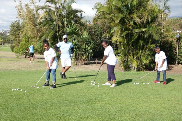 <center>Initiation au golf <br>pour les marmailles de 1000 Sourires