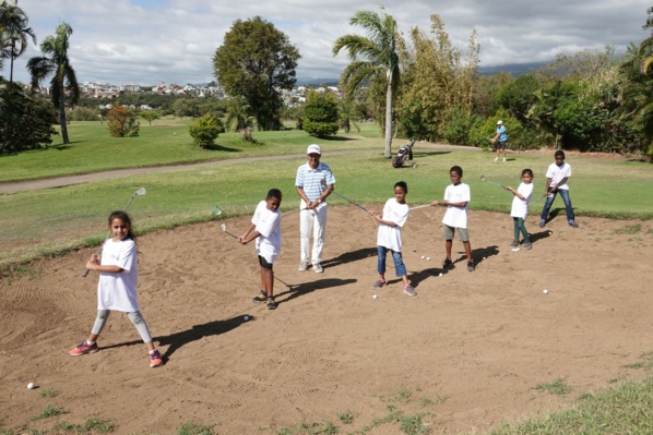 <center>Initiation au golf <br>pour les marmailles de 1000 Sourires