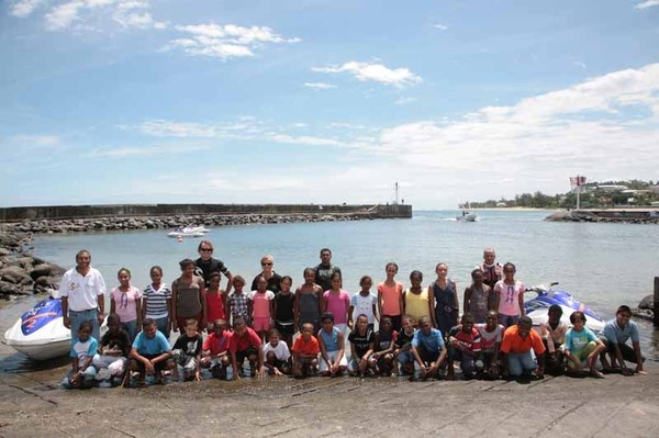 «Les VIM de 1000 Sourires découvrent  l’océan en Jet Ski»