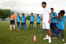 « Séance de jeux » en V.I.M. * avec Benoît TREMOULINAS – Défenseur FC Girondins de Bordeaux et Dimitri PAYET – Attaquant AS Saint-Etienne « Séance de jeux » en V.I.M. * avec Benoît TREMOULINAS – Défenseur FC Girondins de Bordeaux et Dimitri PAYET – Attaquant AS Saint-Etienne