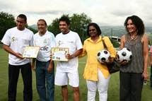 « Séance de jeux » en V.I.M. * avec Benoît TREMOULINAS – Défenseur FC Girondins de Bordeaux et Dimitri PAYET – Attaquant AS Saint-Etienne « Séance de jeux » en V.I.M. * avec Benoît TREMOULINAS – Défenseur FC Girondins de Bordeaux et Dimitri PAYET – Attaquant AS Saint-Etienne