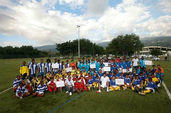 « Séance de jeux » en V.I.M. * avec Benoît TREMOULINAS – Défenseur FC Girondins de Bordeaux et Dimitri PAYET – Attaquant AS Saint-Etienne « Séance de jeux » en V.I.M. * avec Benoît TREMOULINAS – Défenseur FC Girondins de Bordeaux et Dimitri PAYET – Attaquant AS Saint-Etienne